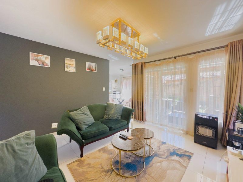 3 Bedroom Duplex with Private Garden - Photo 5