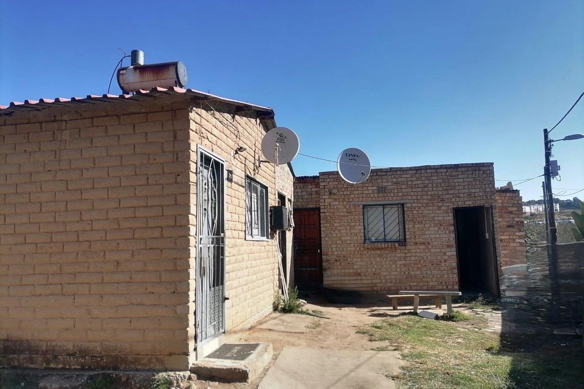 8 Bedroom House for Sale in Cosmo City - Photo 5