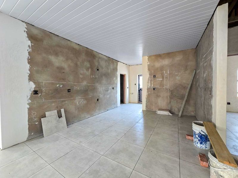 A prime, newly built home designed to satisfy the most discerning buyer. - Photo 6