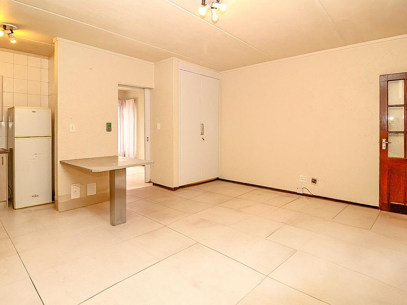 Lock Up and Go Garden Apartment! - Photo 6