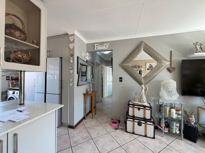 3 Bedroom Unit for sale in Elandsfontein 107 IR - Photo 6