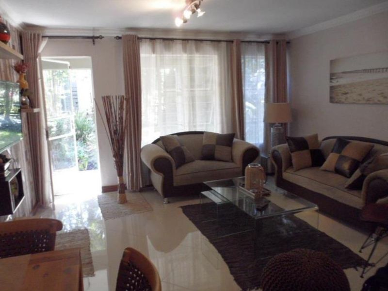 A CHARMING TWO BEDROOM FURNISHED GARDEN APARTMENT - Photo 5