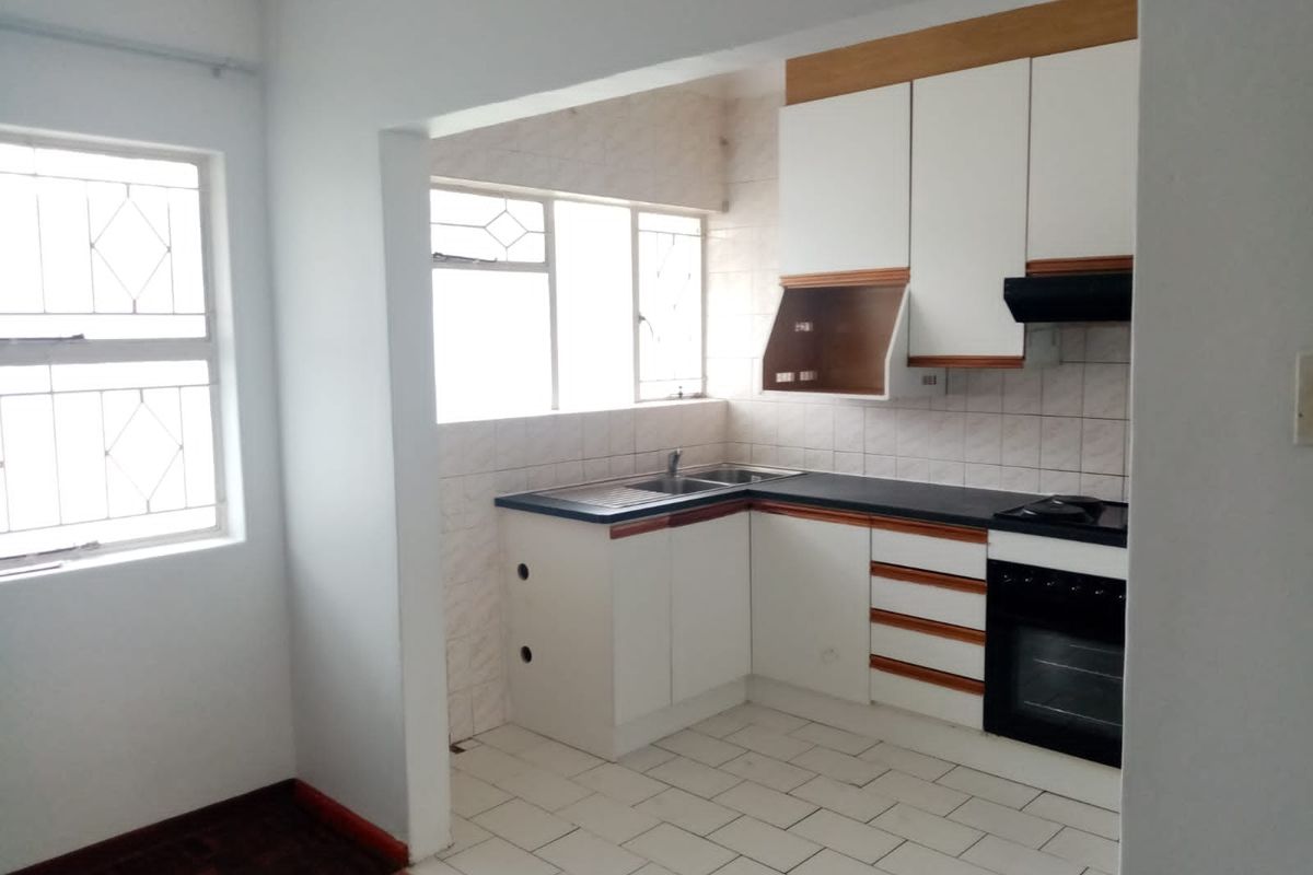 Spacious 2 Bedroom apartment available in Windsor West - Ideal Lock-Up & Go - Photo 4