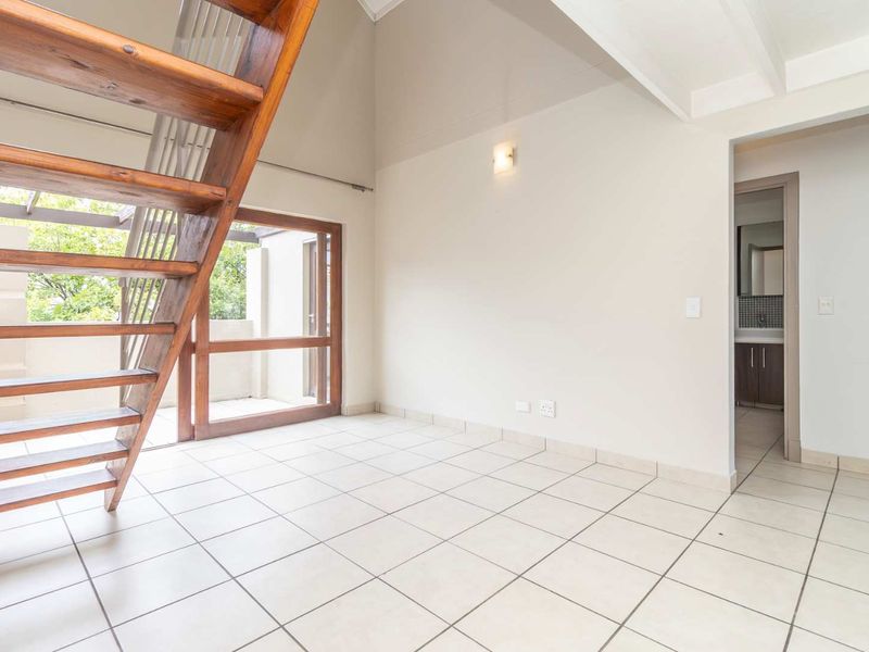 Two Bedroom Loft Apartment - "Live in Luxury with no transfer fees" - Photo 7