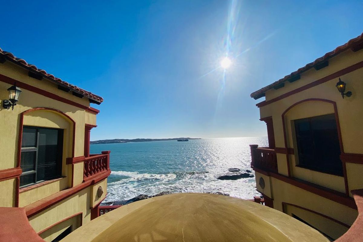 FOR SALE- MASSIVE 4 BEDROOM HOUSE IN LUDERITZ, NAMIBIA - Photo 5