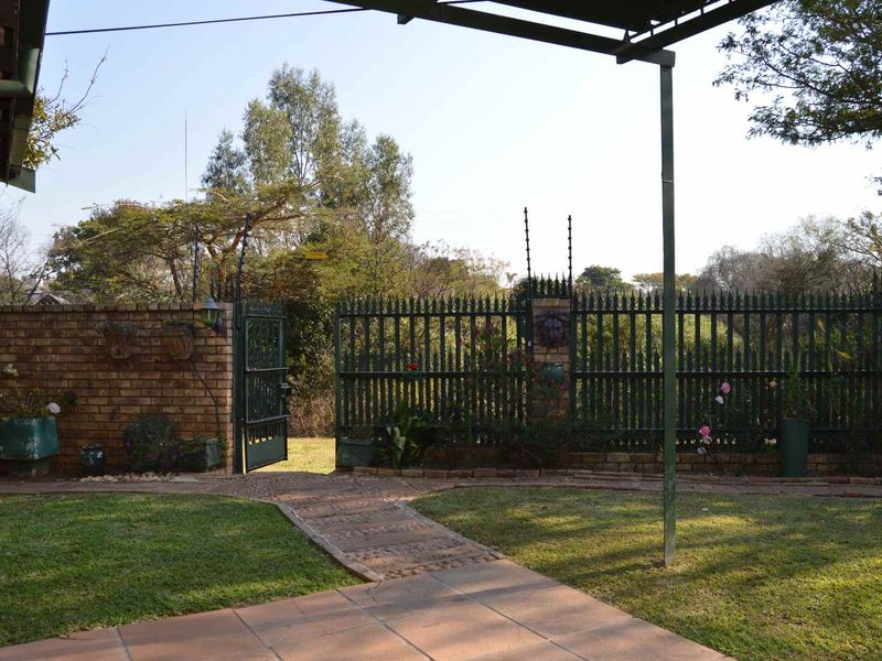 Lovely 3 Bedroom House in Secure Estate - Photo 3