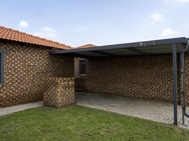 24 FULL TITLE MODERN 2-BEDROOM SIMPLEX UNITS AVAILABLE - Photo 4