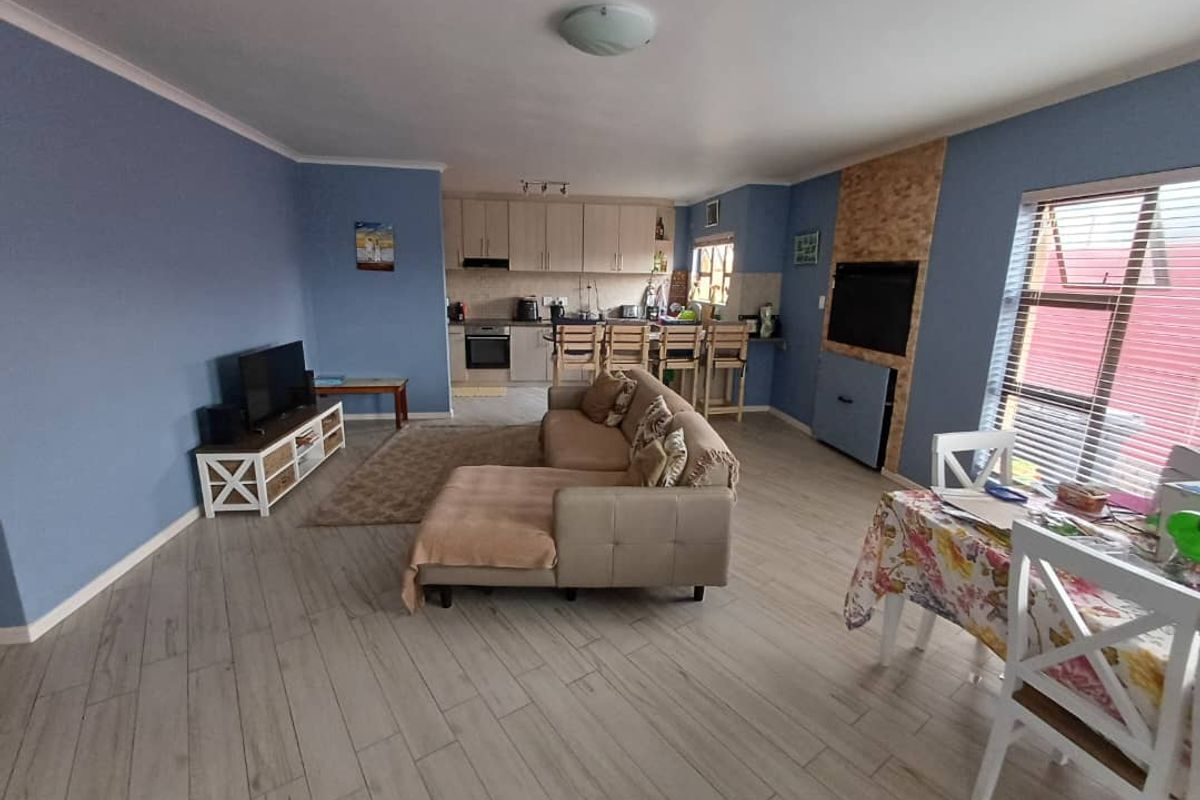 Starter Home - Photo 2