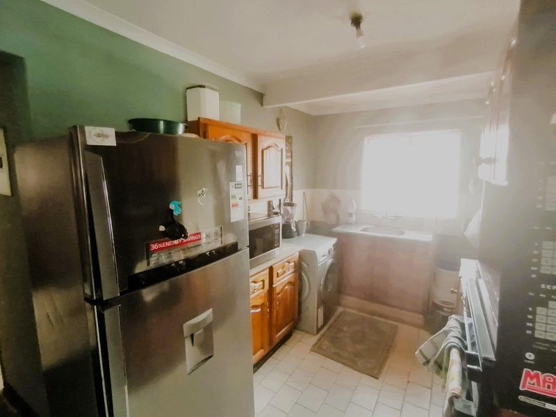 Spacious 3-Bedroom Home on a Generous Stand - Photo 8