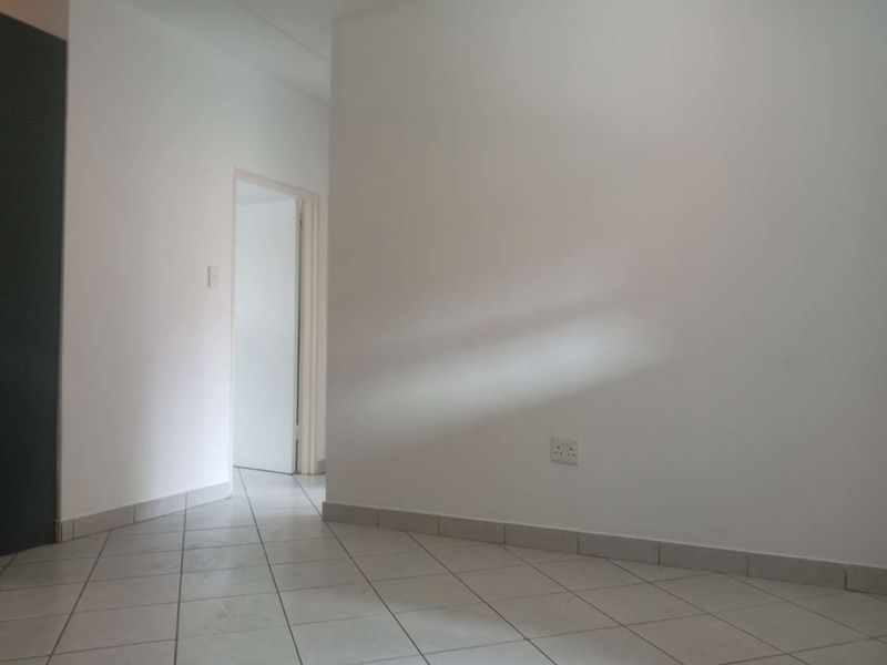 TWO BEDROOM TOWNHOUSE FOR SALE IN DAWN PARK - Photo 6