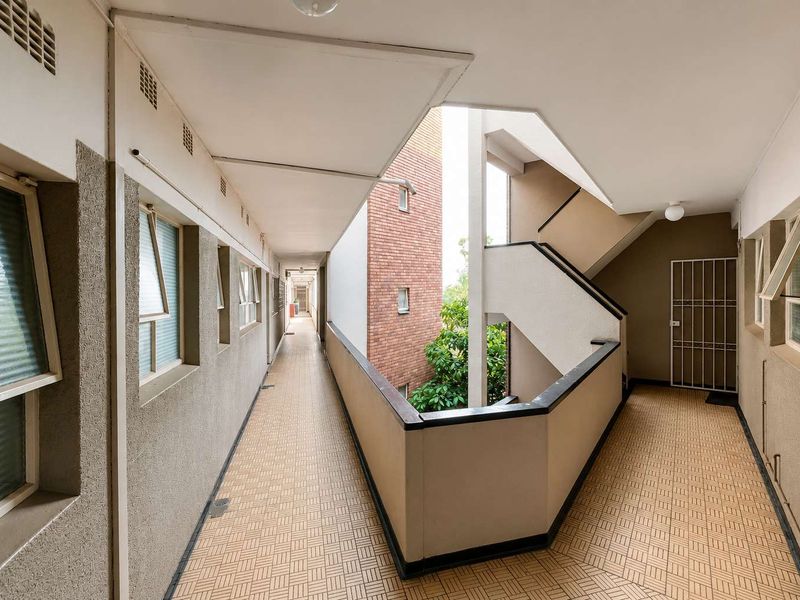 Spacious 2-Bedroom Apartment in the Heart of Cyrildene - Photo 2