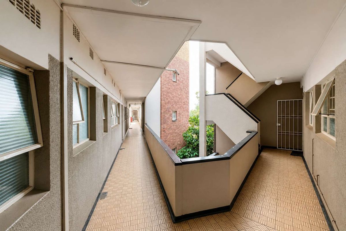 Spacious 2-Bedroom Apartment in the Heart of Cyrildene - Photo 2