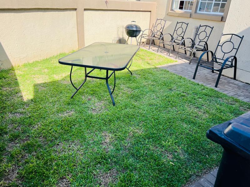 Three-Bedroom Townhouse for Sale in Equestria - Photo 3