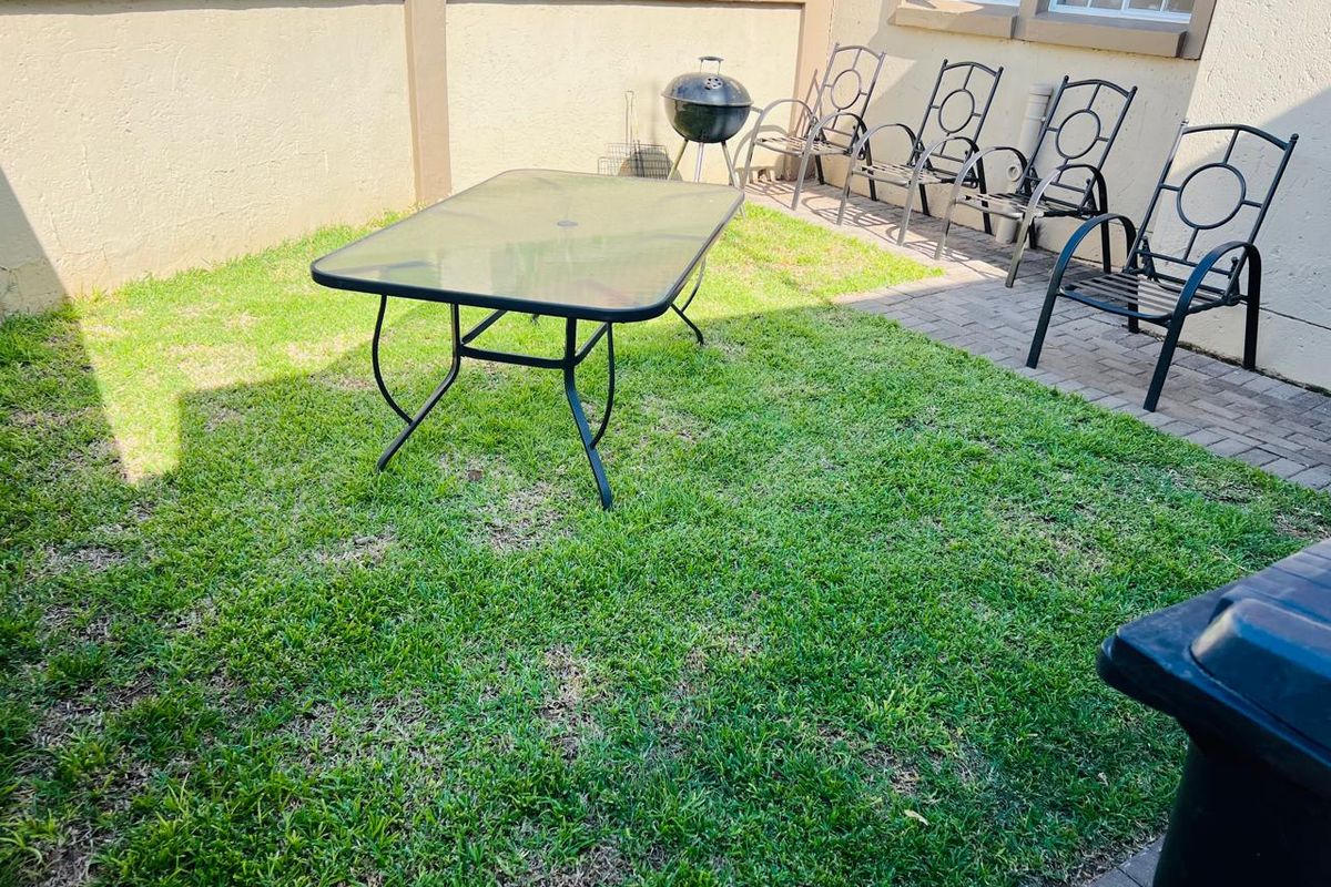 Three-Bedroom Townhouse for Sale in Equestria - Photo 3