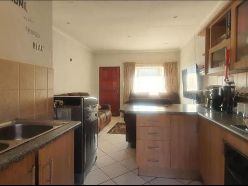 2 Bedroom Apartment For Sale - Photo 3
