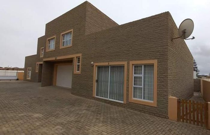 Property #2555419, Townhouse For Sale in Henties Bay Central