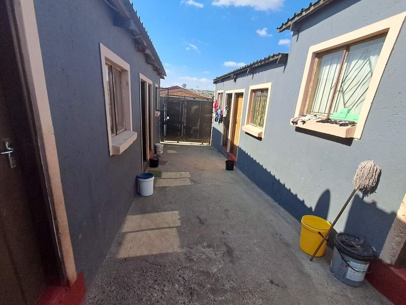 12 RENTED ROOMS IN IVORY PARK. - Photo 3