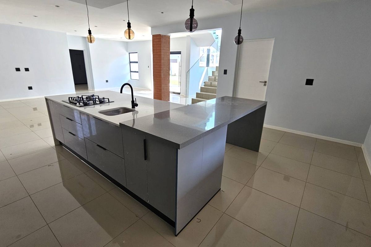 Executive 5 Bedroom House in Melodie Hartbeespoort - Photo 5