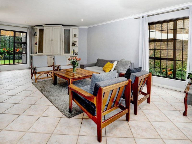 Secure and spacious with a difference - Photo 5