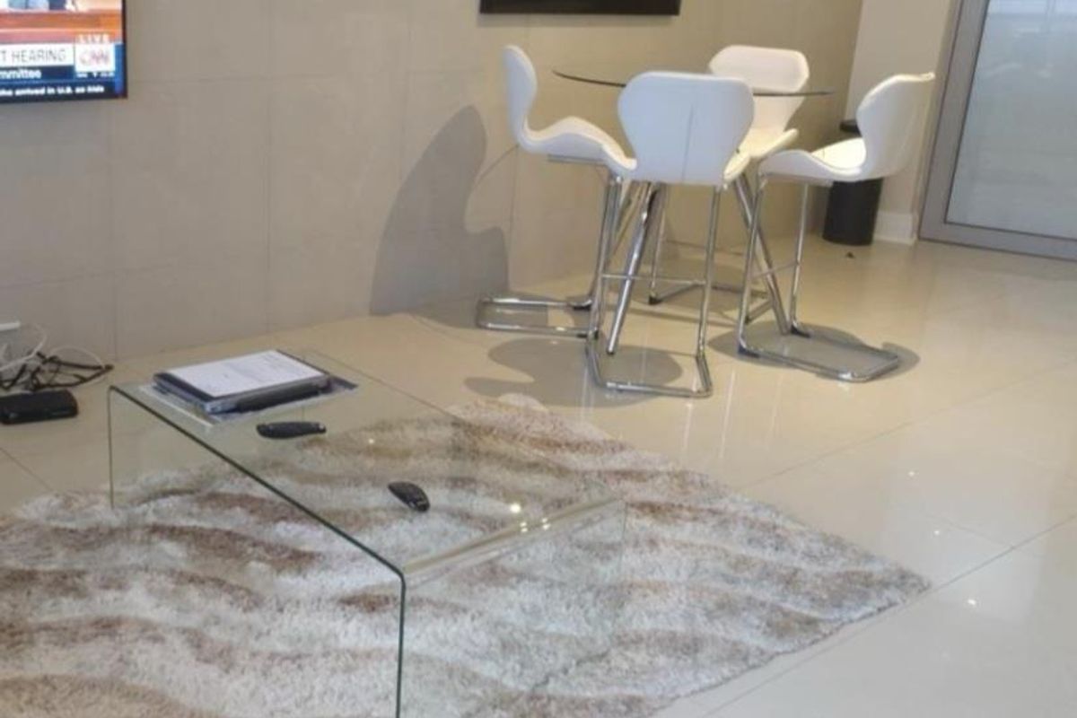 A MODERN ONE BEDROOM FURNISHED APARTMENT - Photo 3