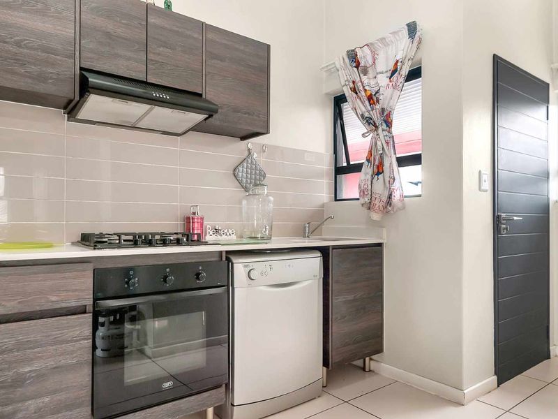 IMMACULATE 1 BEDROOM APARTMENT FOR SALE IN FOURWAYS - Photo 5