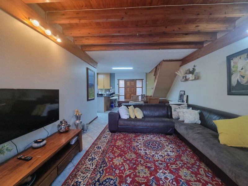 Excellent location for schools. Ideal investment. - Photo 9