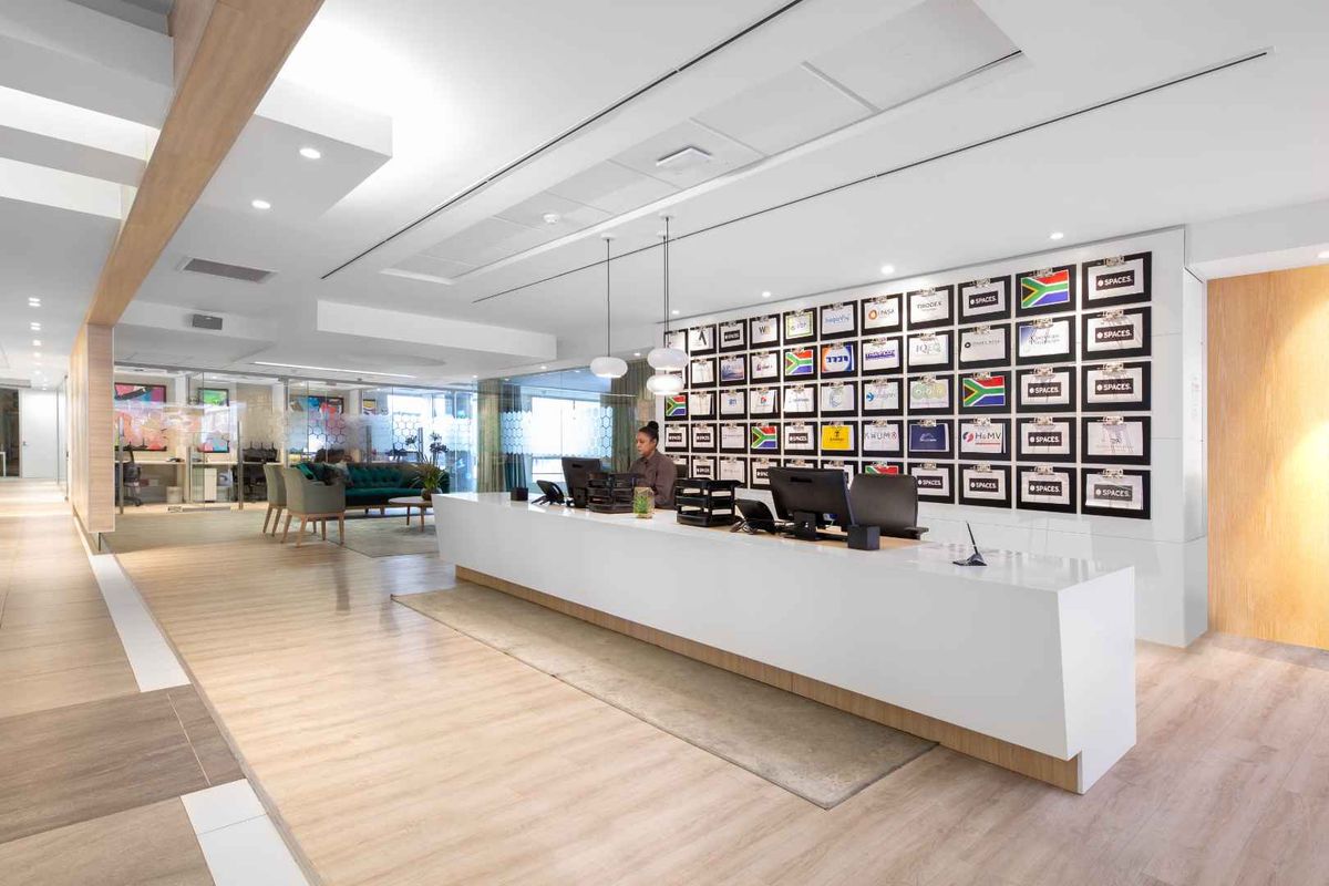 Fully serviced private office space for you and your team in Spaces Sunclare. - Photo 3