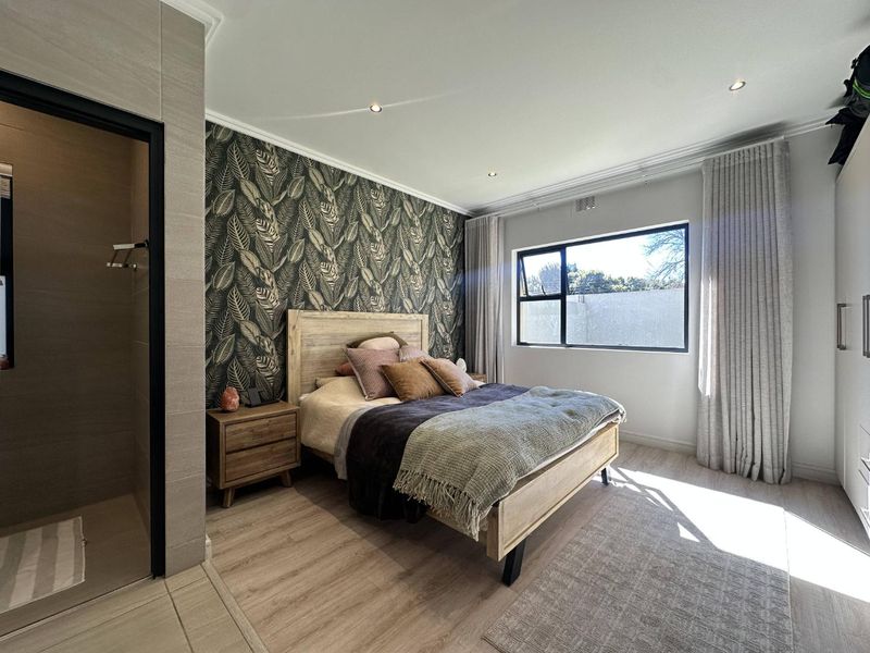 VERY PRIVATE AND MODERN 2 BEDROOM GROUND FLOOR UNIT IN BRYANSTON FOR RENT!! - Photo 5