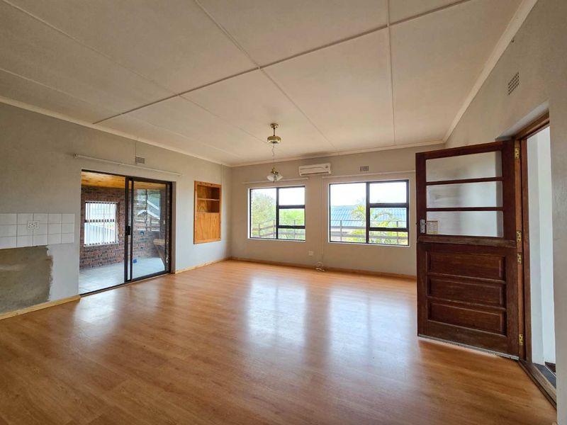 Two bedroom home with great potential for sale in Stilbaai-Wes. - Photo 6