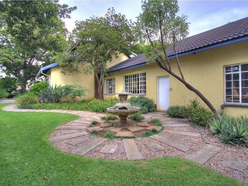 Massive Family home with Giant Cottage in Prime Brackenhurst (meyersdal side) - Photo 4