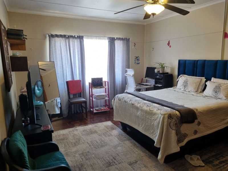 Charming and Secure Apartment in Southernwood - Photo 4