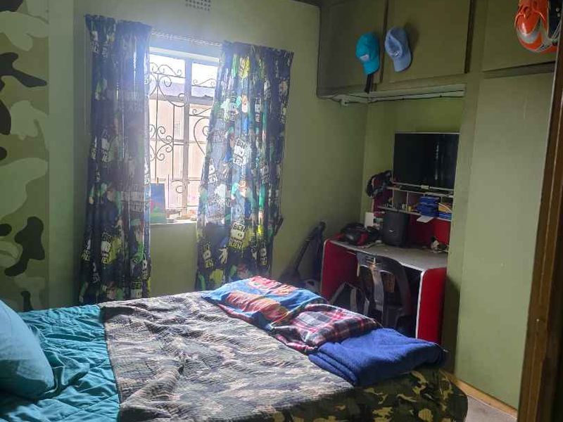 Family home in South Hills - Photo 10