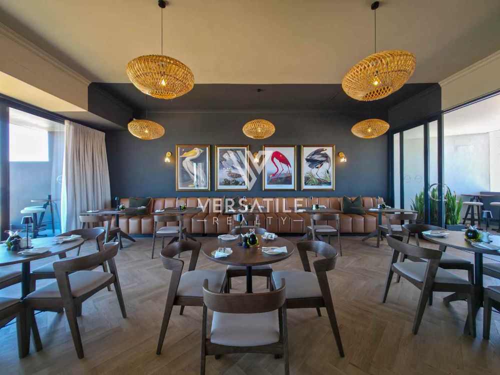 23 - Cocktail Lounge with Bar & Restaurant Facilities