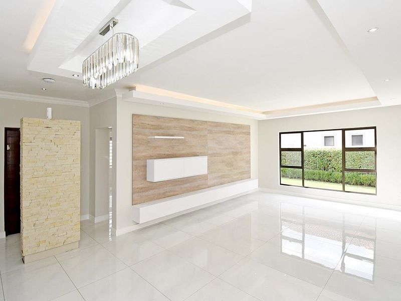 4 Bedroom Home To Rent in Midlands Estate,Midstream - Photo 4
