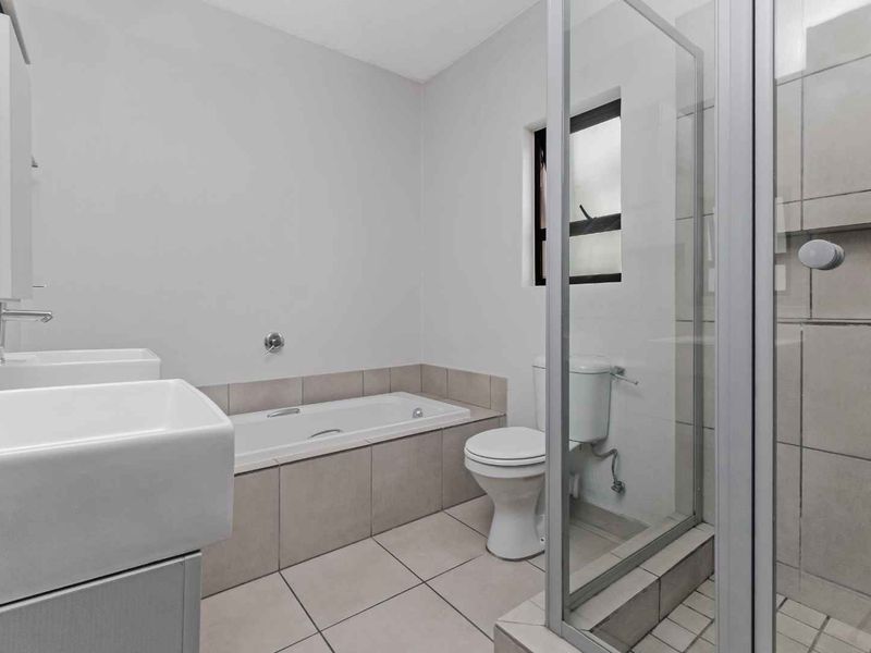 IMMACULATE 3 BEDROOM, 2 BATHROOM APARTMENT FOR SALE - Photo 8