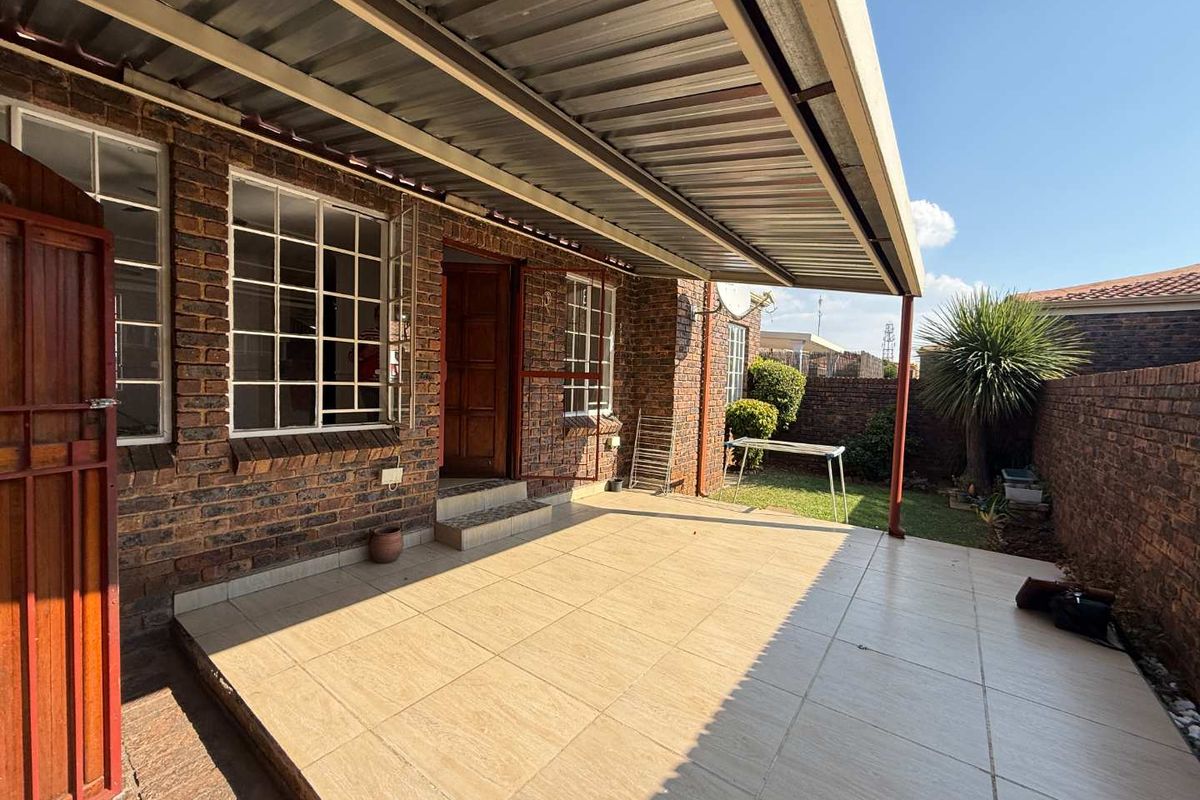 Modern Face Brick Simplex in Prime Allen's Nek Location - Photo 2