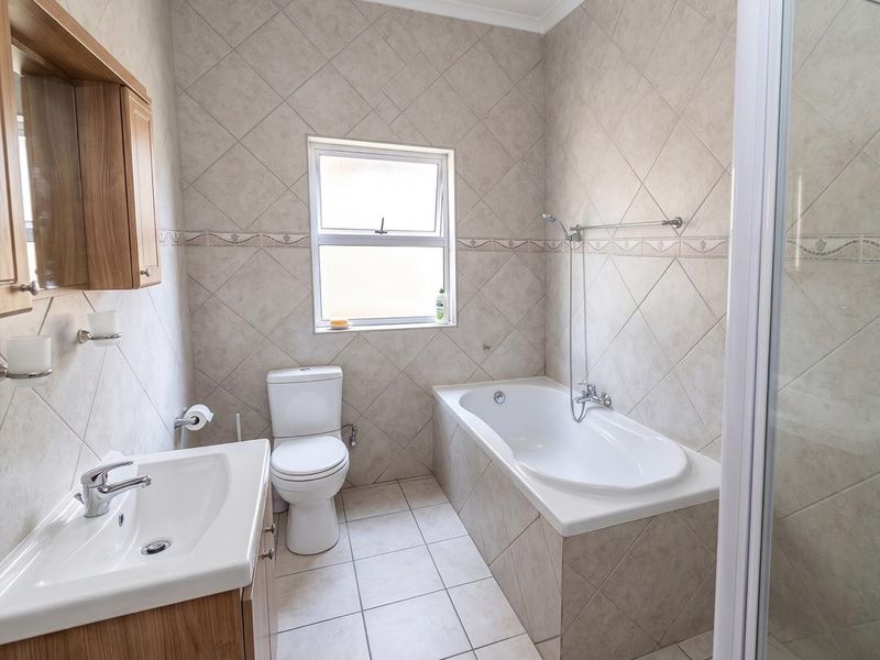 For Sale Olympia Family Home - Photo 4