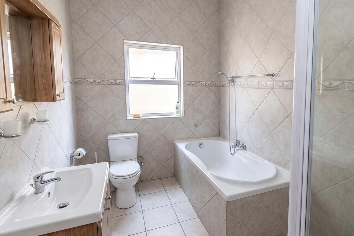 For Sale Olympia Family Home - Photo 4