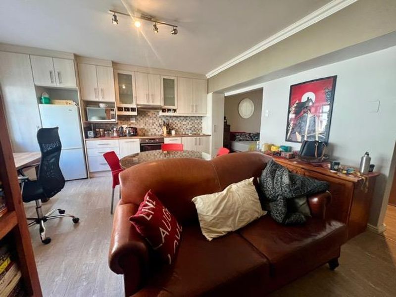 Airbnb friendly or Lock-up-and-Go Apartment with Garage - Photo 9