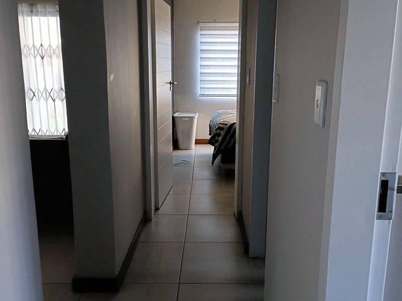 2 Bedroom Townhouse, perfect for investor/newly wed couple or a retiree/retired couple - Photo 8