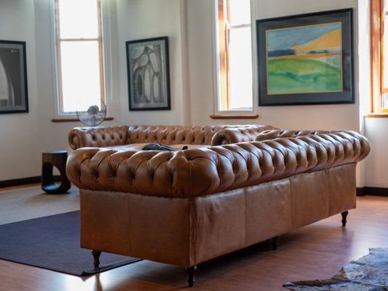 Modern 2 - Bedroom City Retreat in Greenmarket Square – Newly Renovated! - Photo 3