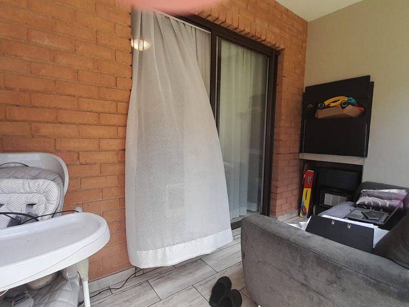 Stunning ground floor townhouse in pomona - Photo 6