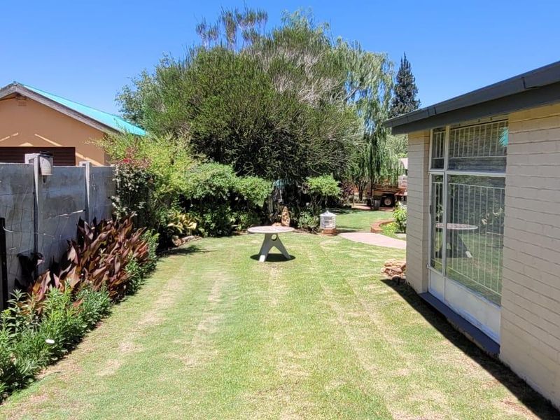 COUNTRYSIDE LARGE BEAUTIFUL SPACIOUS HOUSE. OUTSTANDING CONDITION.  GARDEN TO DIE FOR. - Photo 6