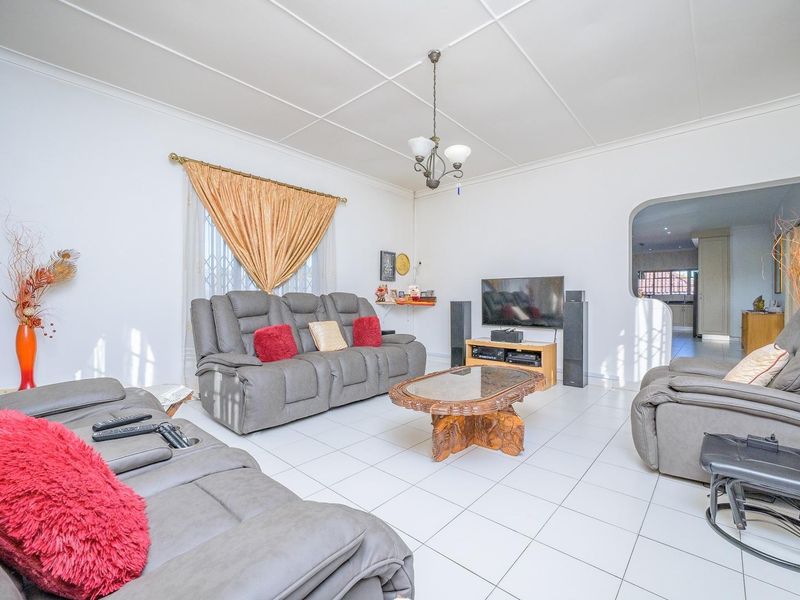 Your Spacious Escombe Oasis Awaits! - Photo 5