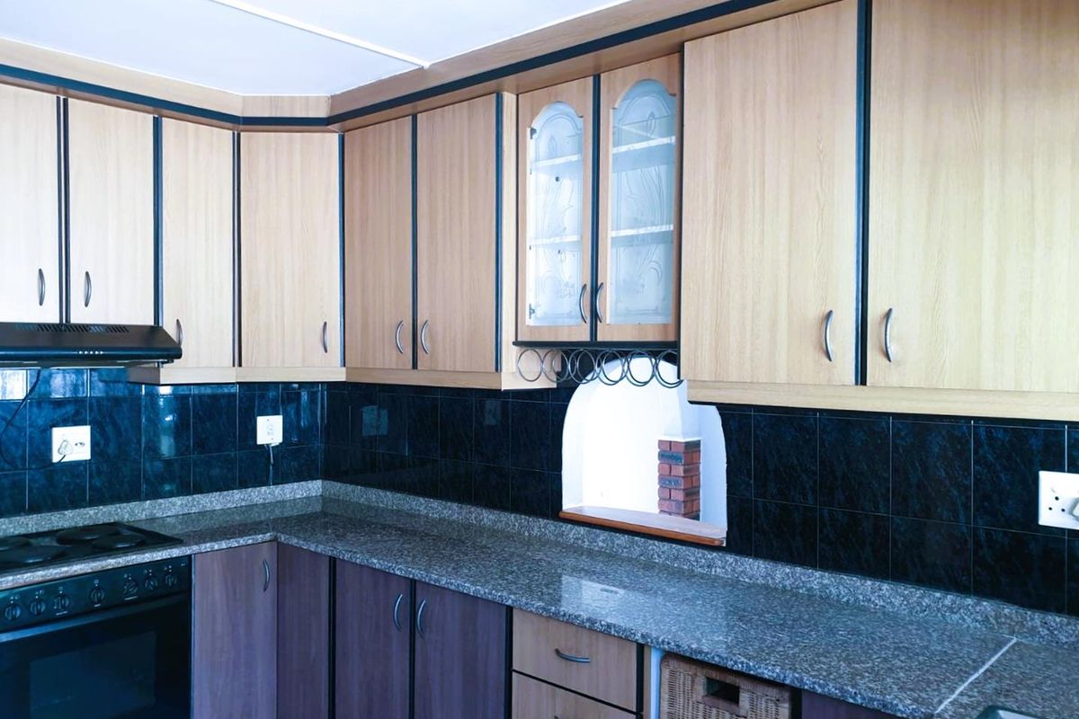 Smallholding for Sale Redcliffe. - Photo 4