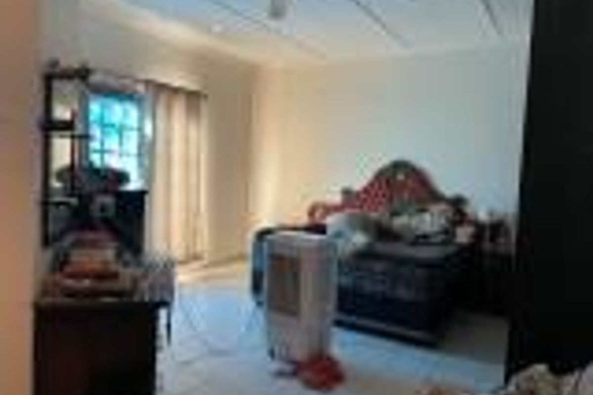 Discover Endless Potential: Home Plus Huge Workshops - Photo 5