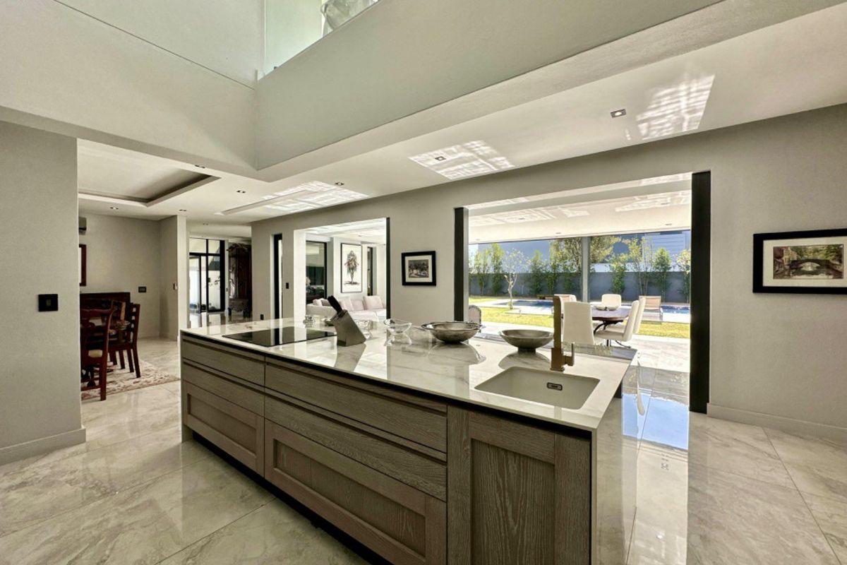 Elegant Home For Sale in the Prestigious Waterfall Country Estate - Photo 3