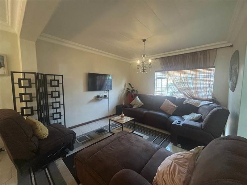 4 Bedroom Duplex Townhouse for Sale in Bassonia - Photo 5