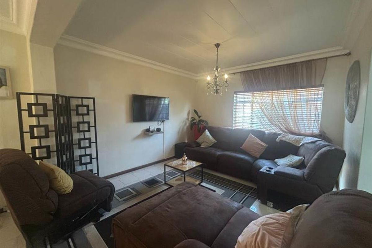 4 Bedroom Duplex Townhouse for Sale in Bassonia - Photo 5