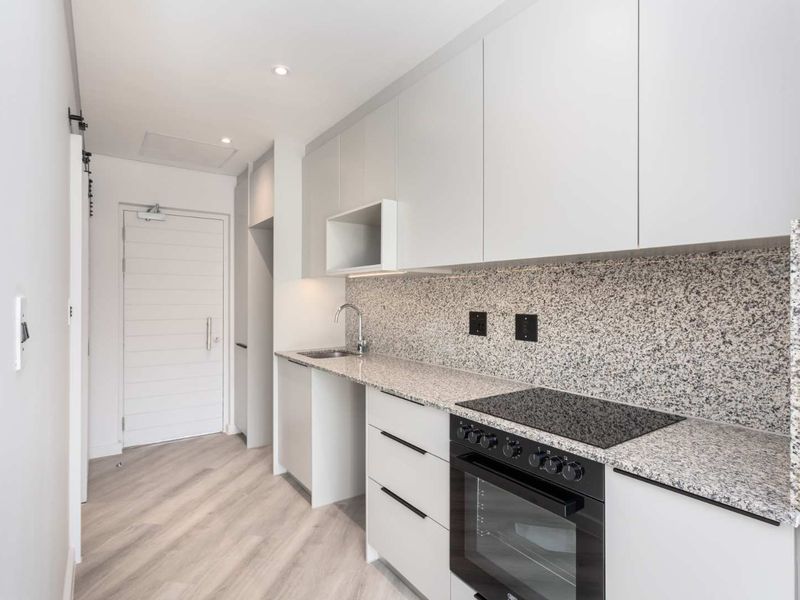 Modern Studio Apartment with Mountain Views - Ideal Investment Opportunity - Photo 4